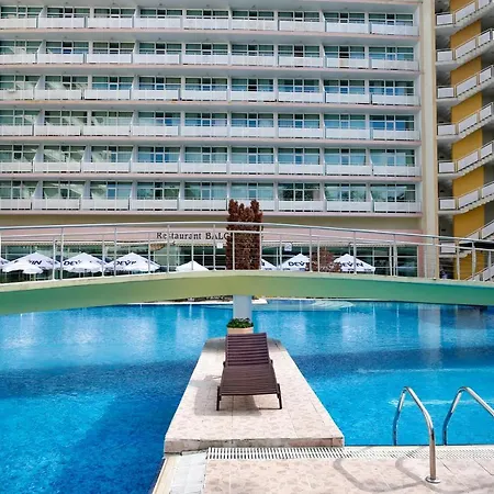 מלון Grand Oasis 4*