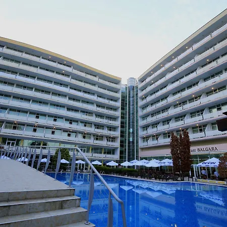 Grand Oasis 4* סאני ביץ'