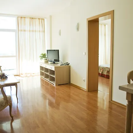 מלון Grand Oasis 4*