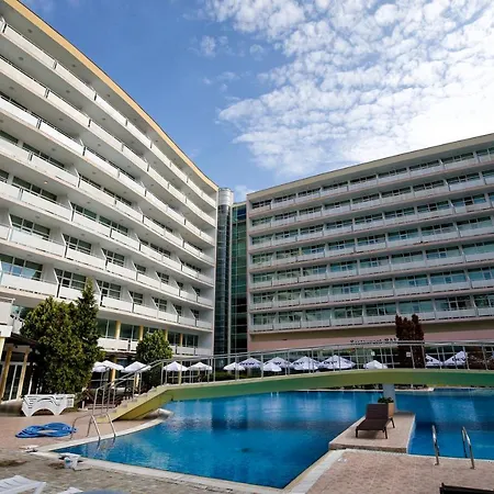 Grand Oasis