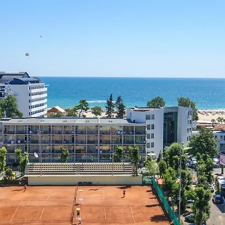 Grand Oasis Hotell 4*