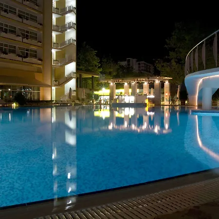 Grand Oasis ساني بيتش