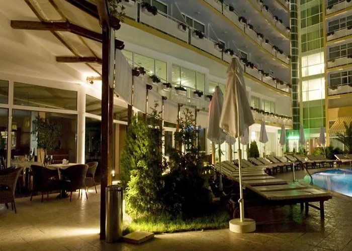 Grand Oasis Hotel
